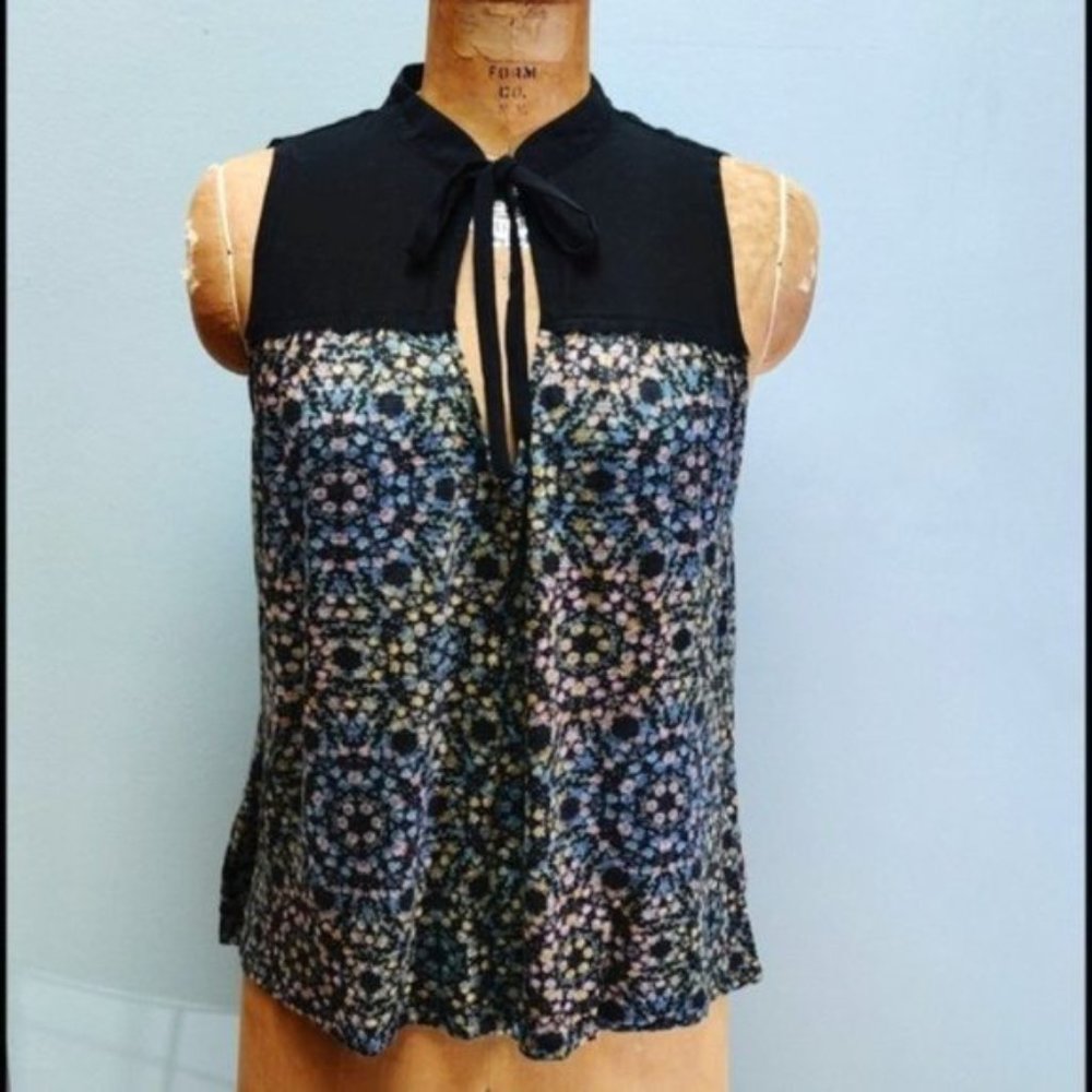 Kimchi Blue Top Tie Neck Geometric Print